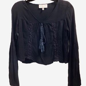 Kendall and Kylie navy flowy sleeve crop t…